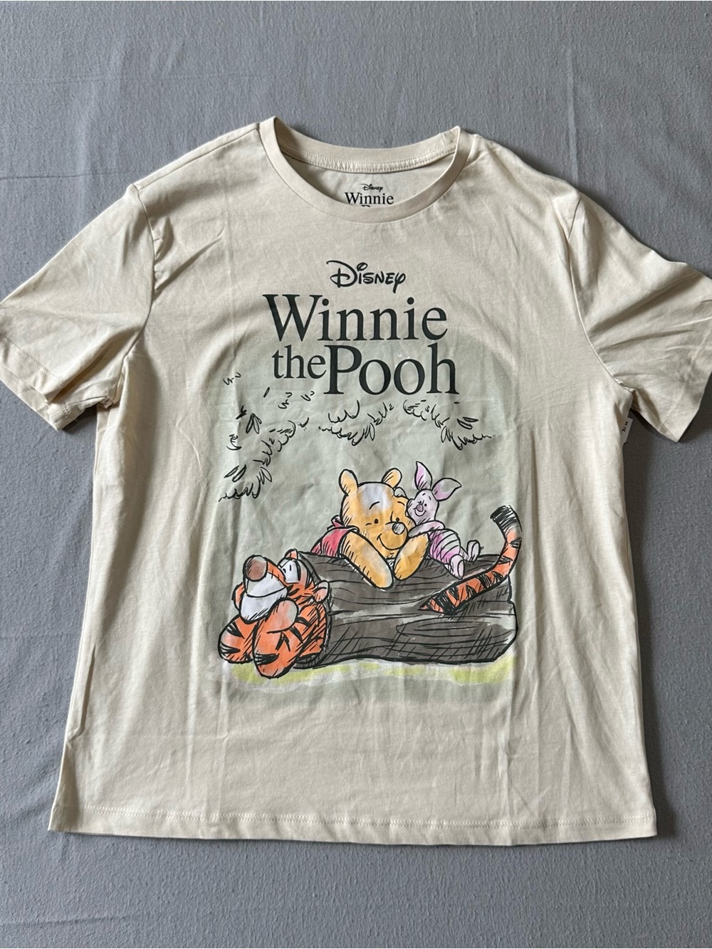 Disney Winnie the Pooh Graphic Tee Shirt Cream Beige Tigger Piglet Women’s M